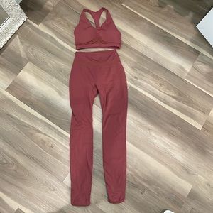 Alphalete set of leggings + sports bra